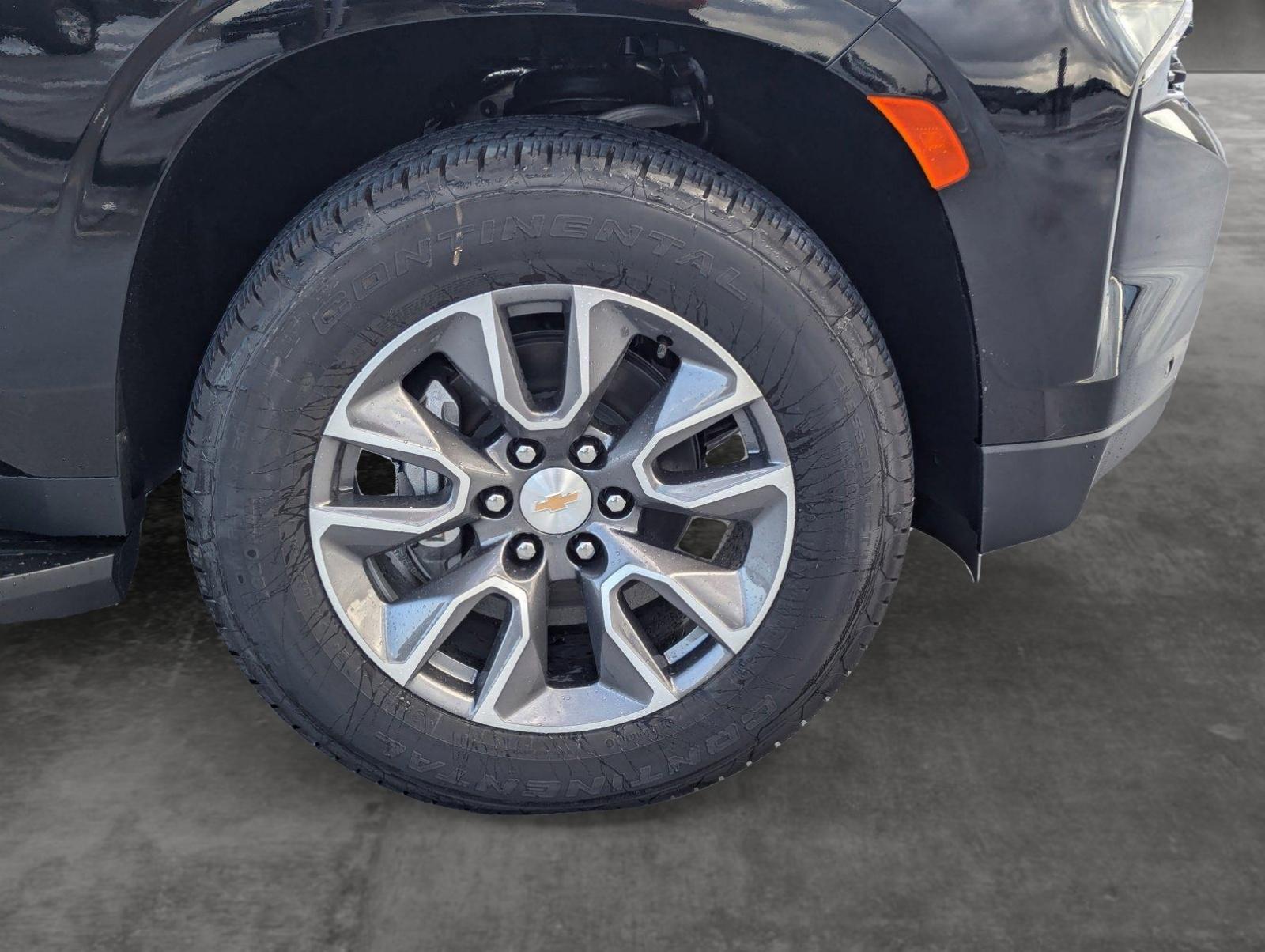 2024 Chevrolet Suburban Vehicle Photo in PEMBROKE PINES, FL 33024-6534