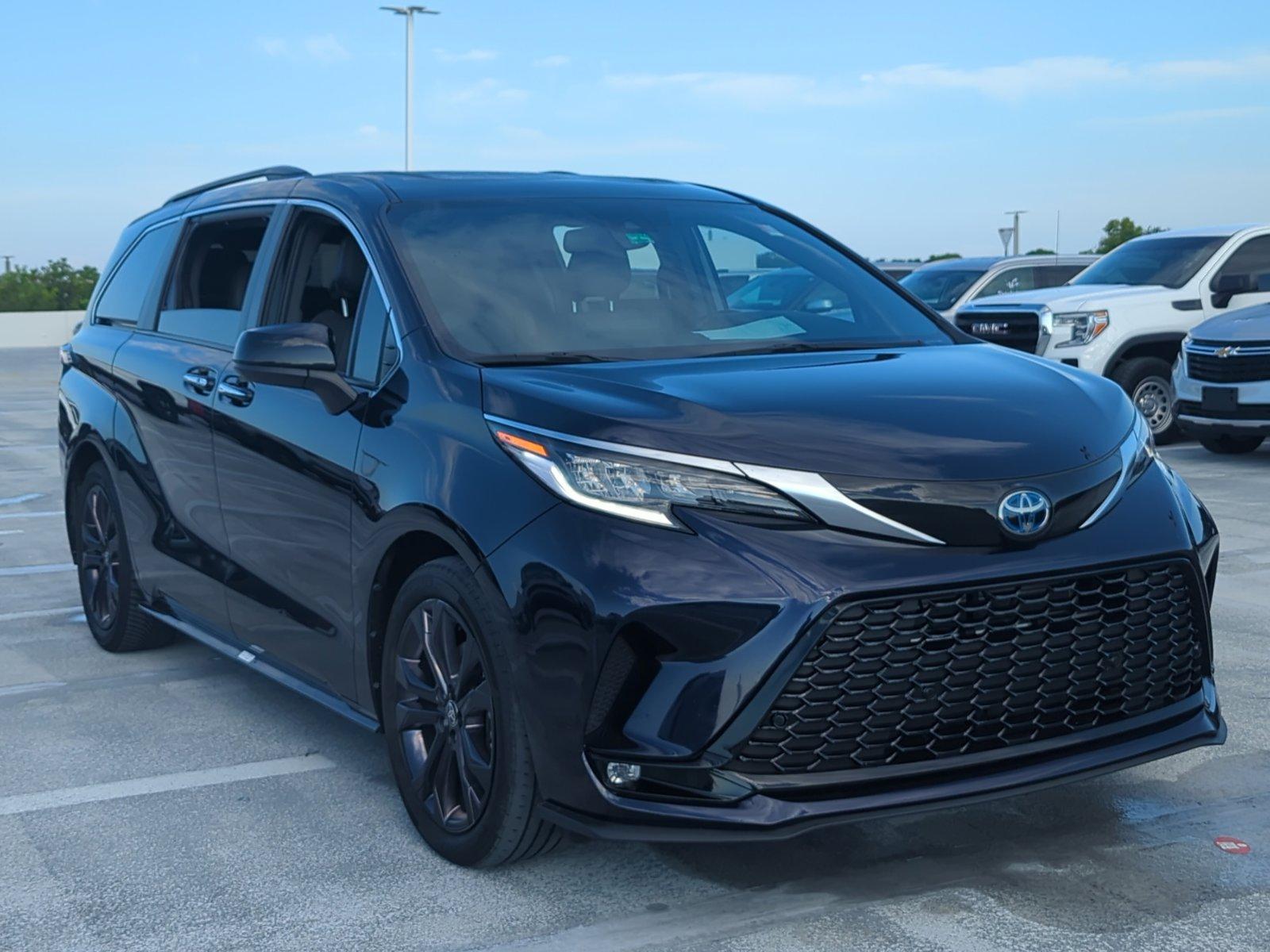 2022 Toyota Sienna Vehicle Photo in Ft. Myers, FL 33907