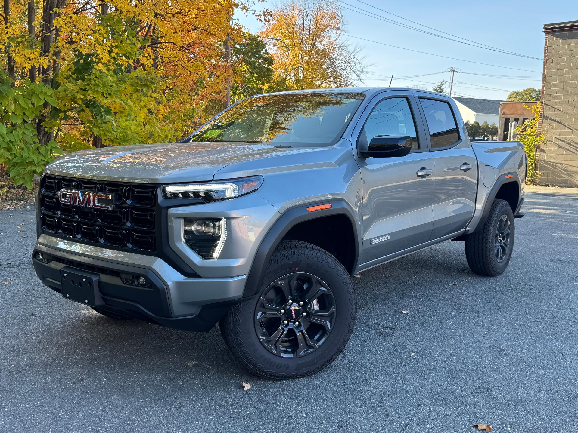 2024 GMC Canyon Vehicle Photo in LEOMINSTER, MA 01453-2952