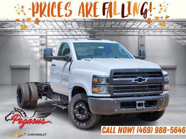 2024 Chevrolet Silverado 4500 HD Vehicle Photo in ENNIS, TX 75119-5114