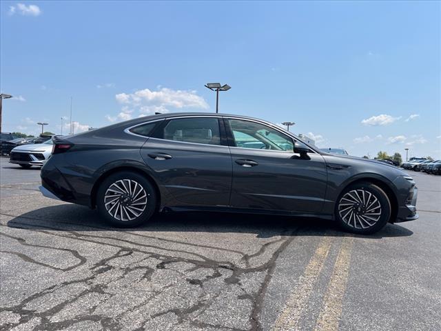 2024 Hyundai SONATA Hybrid Vehicle Photo in O'Fallon, IL 62269