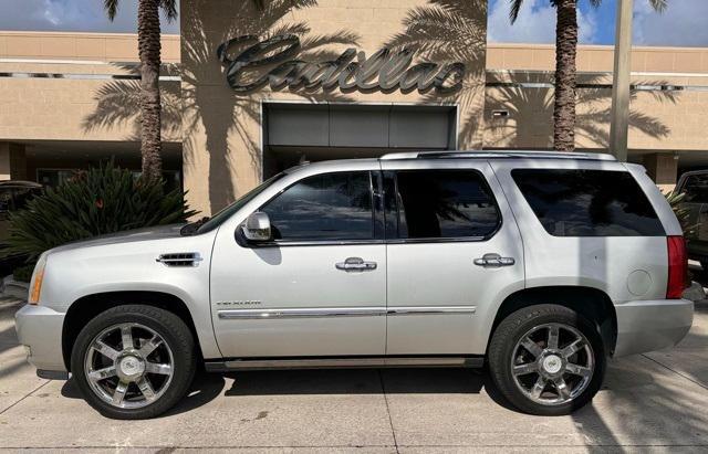 2011 Cadillac Escalade Vehicle Photo in DELRAY BEACH, FL 33483-3294