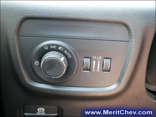 2023 Jeep Grand Cherokee L Vehicle Photo in MAPLEWOOD, MN 55119-4794