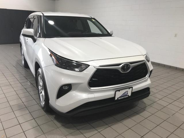 2022 Toyota Highlander Vehicle Photo in GREEN BAY, WI 54303-3330