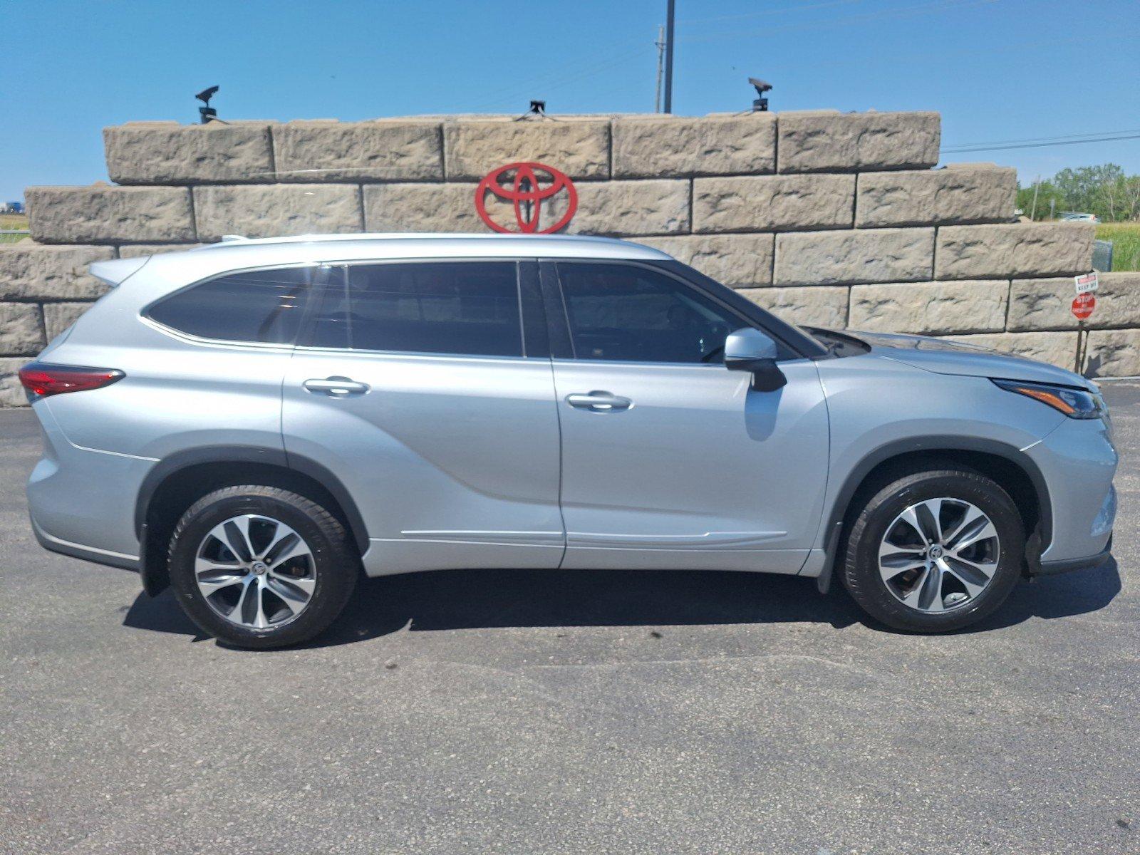 2020 Toyota Highlander Vehicle Photo in Marion, IA 52302