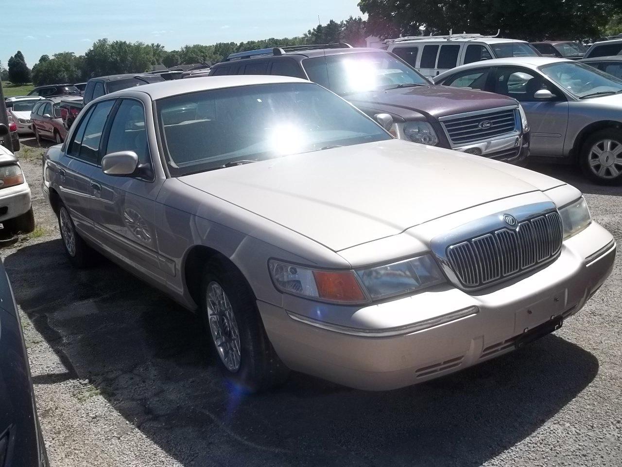 Used 1998 Mercury Grand Marquis GS with VIN 2MEFM74WXWX632518 for sale in Delavan, IL