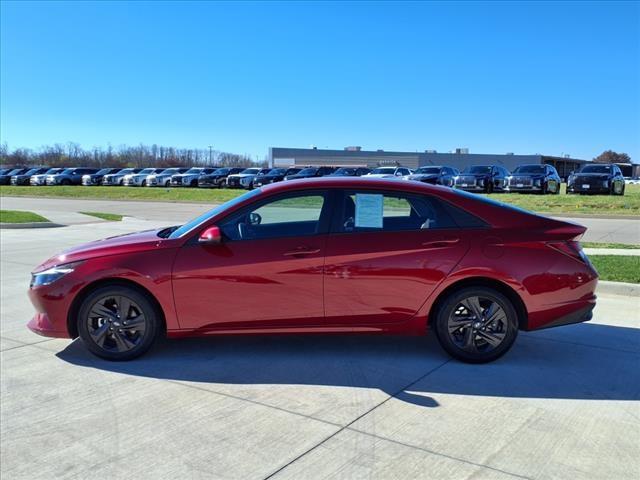 2021 Hyundai ELANTRA Vehicle Photo in Peoria, IL 61615