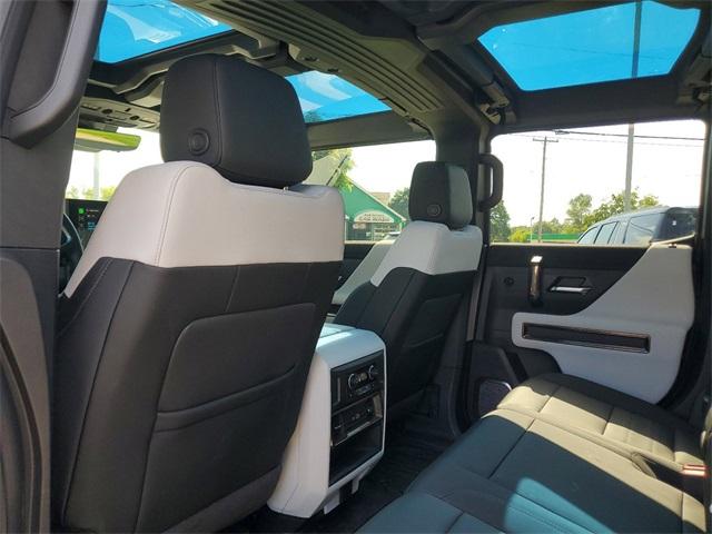 2023 GMC HUMMER EV Pickup Vehicle Photo in GRAND BLANC, MI 48439-8139