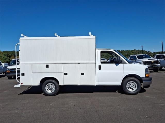 2024 Chevrolet Express Cutaway 3500 Vehicle Photo in BERLIN, MD 21811-1121