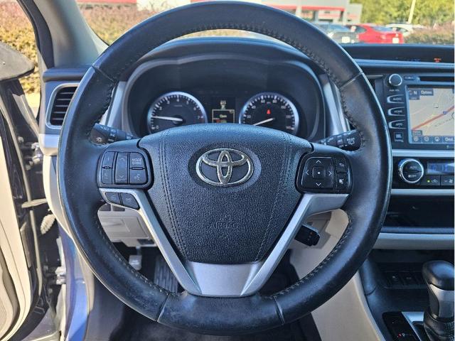 2016 Toyota Highlander Vehicle Photo in Auburn, AL 36832-6638