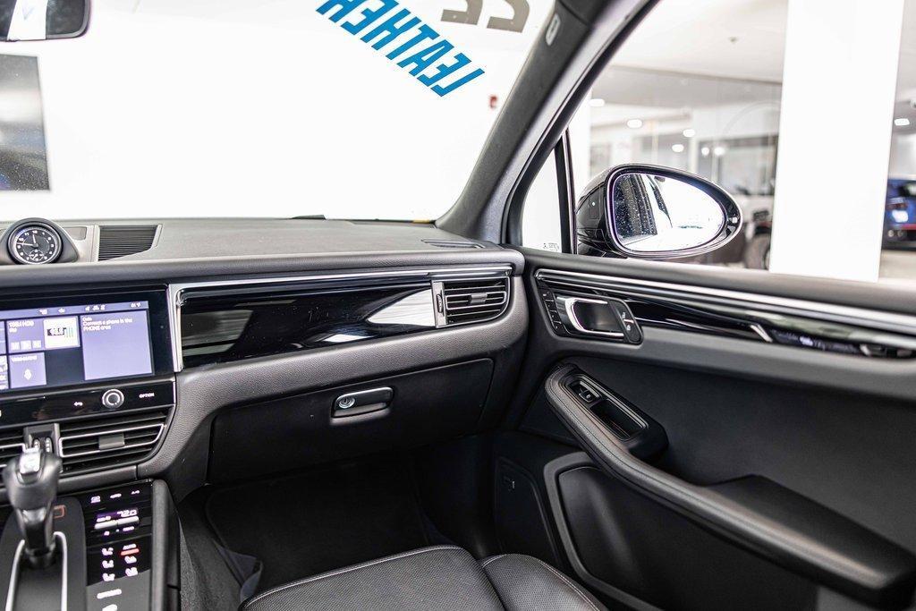 2022 Porsche Macan Vehicle Photo in Saint Charles, IL 60174