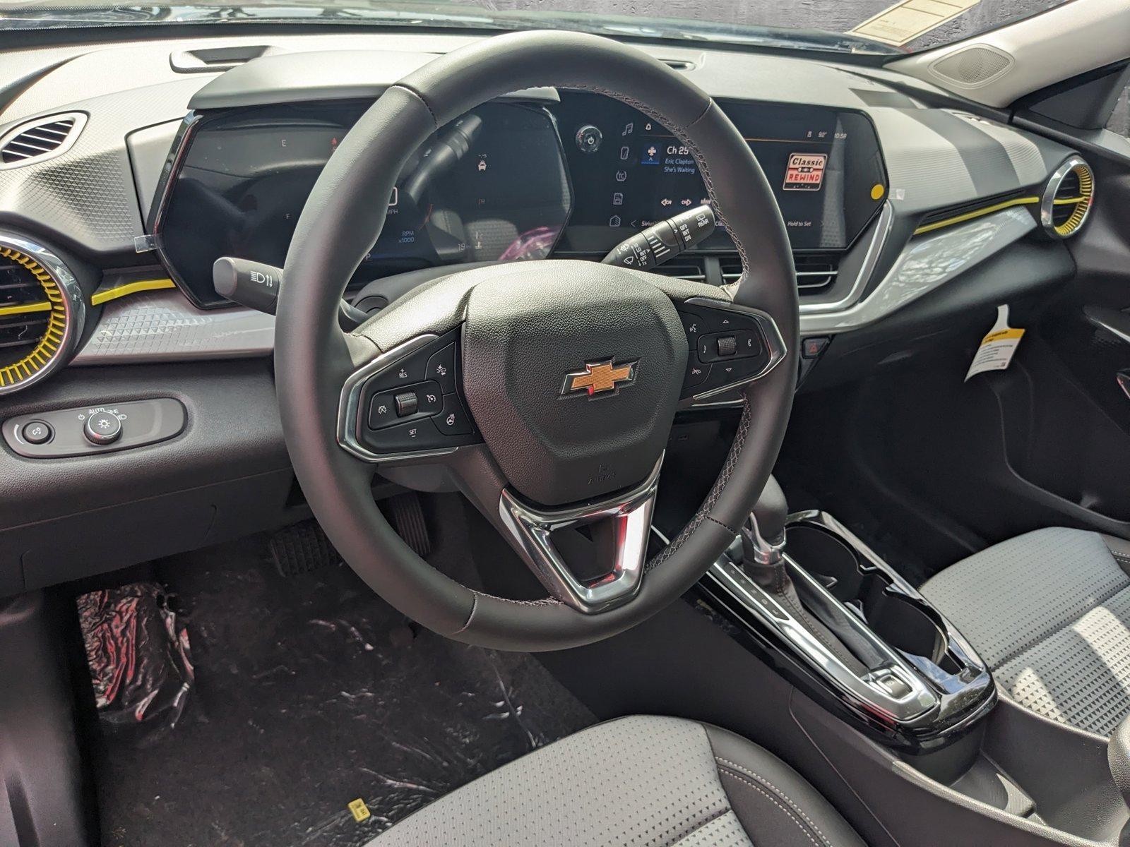 2024 Chevrolet Trax Vehicle Photo in GREENACRES, FL 33463-3207