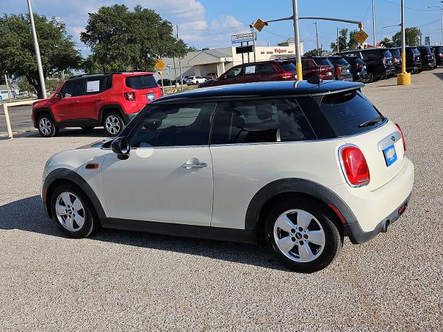 2015 MINI Cooper Hardtop Vehicle Photo in SAN ANGELO, TX 76903-5798