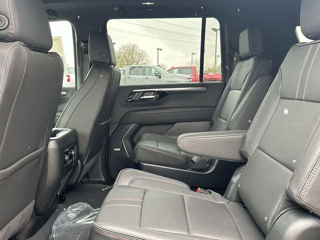 2025 Chevrolet Suburban Vehicle Photo in GREELEY, CO 80634-4125