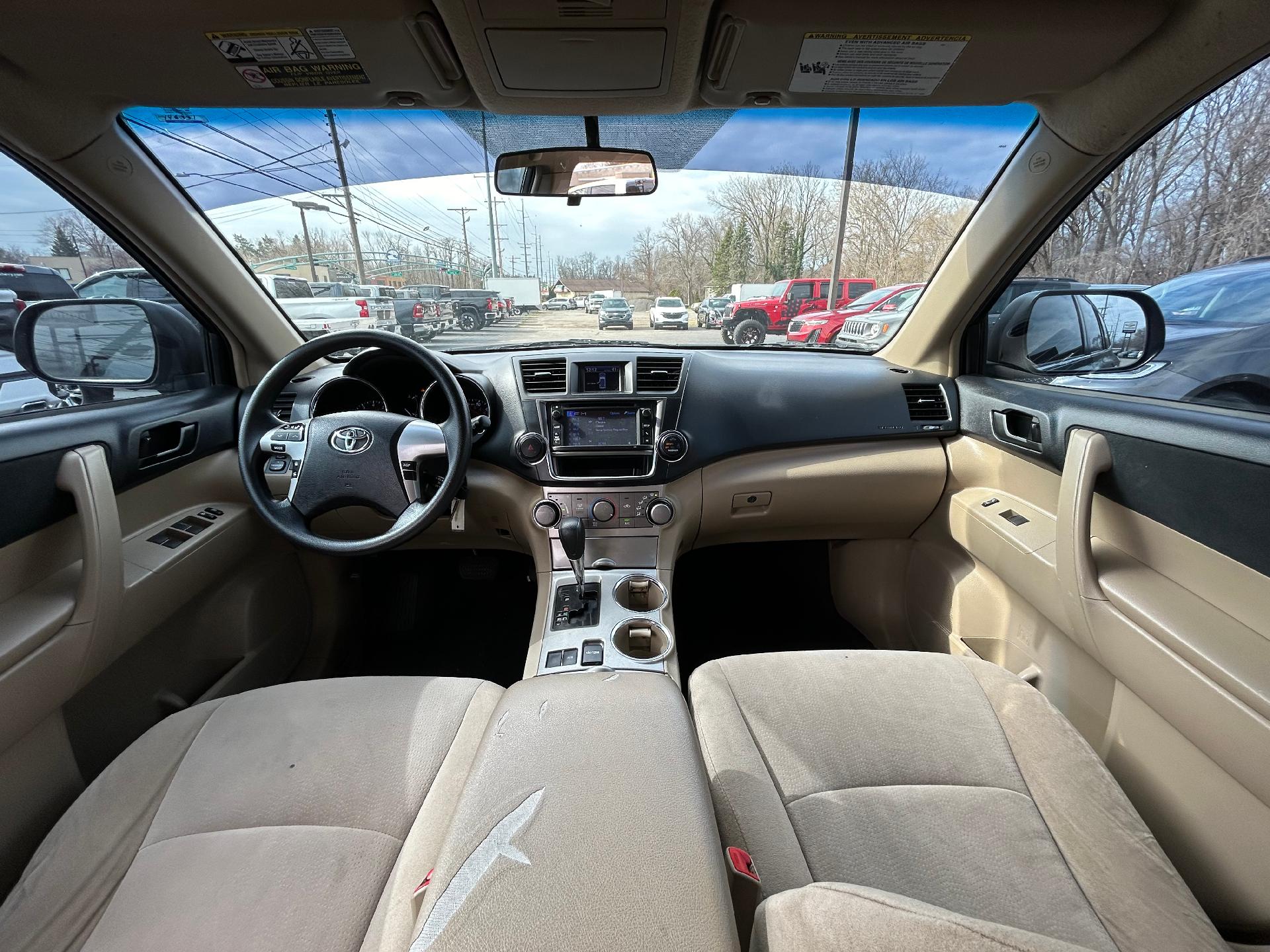 Used 2013 Toyota Highlander Plus with VIN 5TDZA3EH1DS042295 for sale in Bridgman, MI
