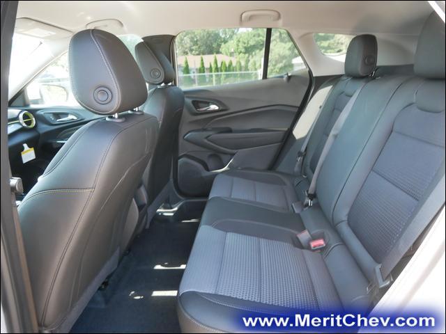 2024 Chevrolet Trax Vehicle Photo in MAPLEWOOD, MN 55119-4794