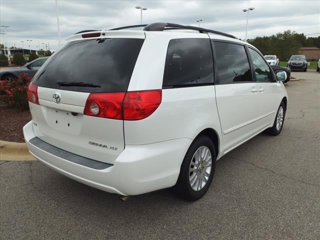 2008 Toyota Sienna Vehicle Photo in HENDERSON, NC 27536-2966