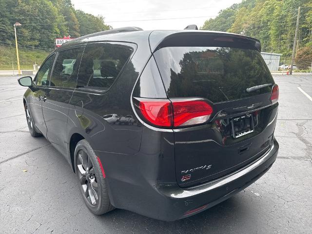 2018 Chrysler Pacifica Vehicle Photo in MARION, NC 28752-6372