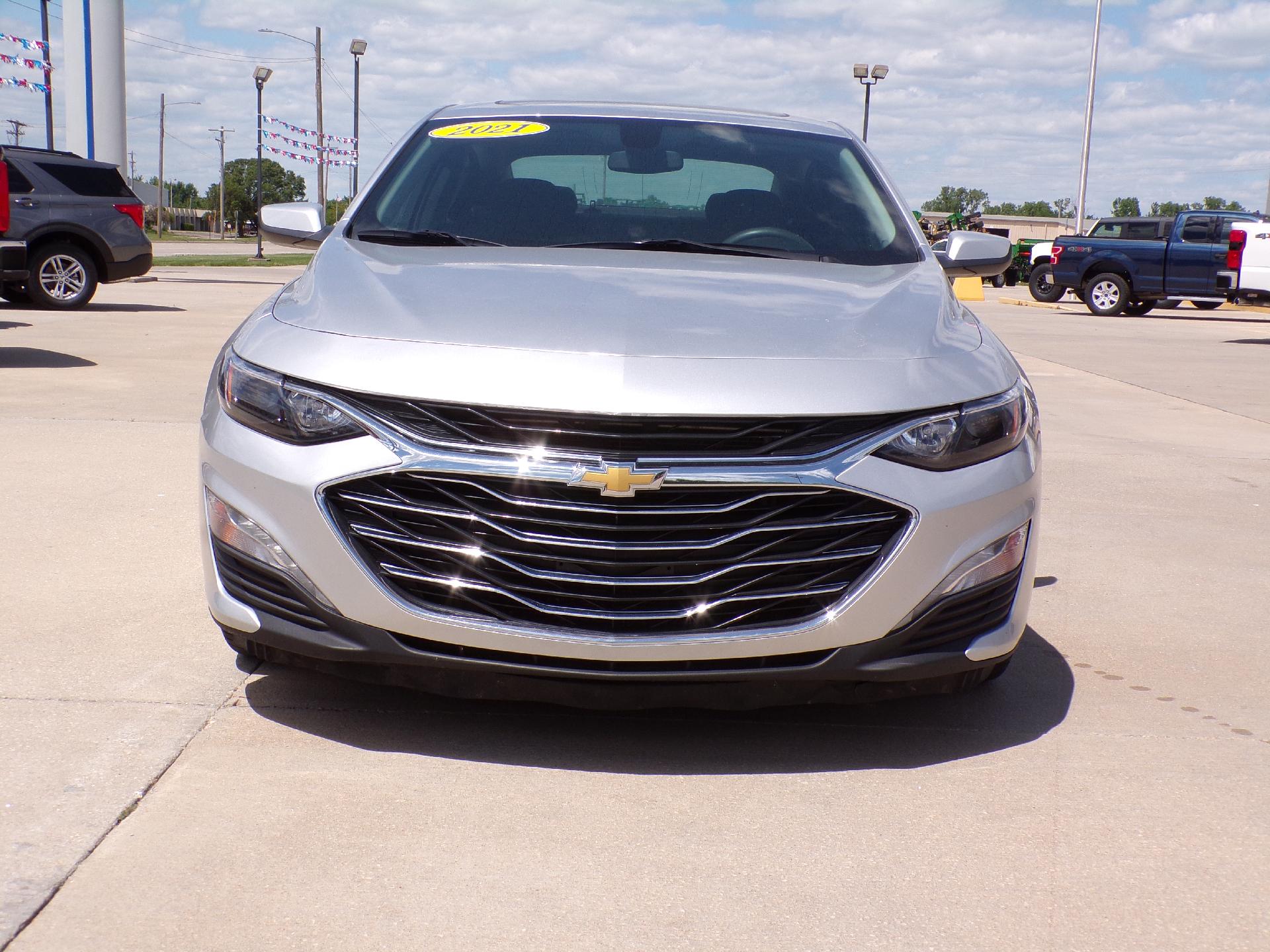 Used 2021 Chevrolet Malibu 1LT with VIN 1G1ZD5ST7MF005868 for sale in Iola, KS