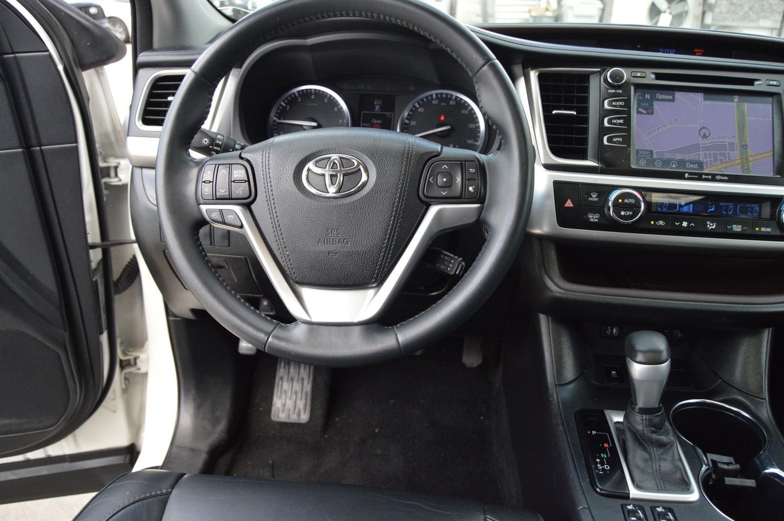 2016 Toyota Highlander Vehicle Photo in Houston, TX 77090