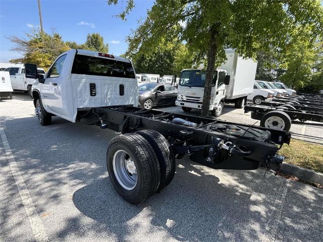 2024 Chevrolet Silverado 3500 HD Chassis Cab Vehicle Photo in ALCOA, TN 37701-3235