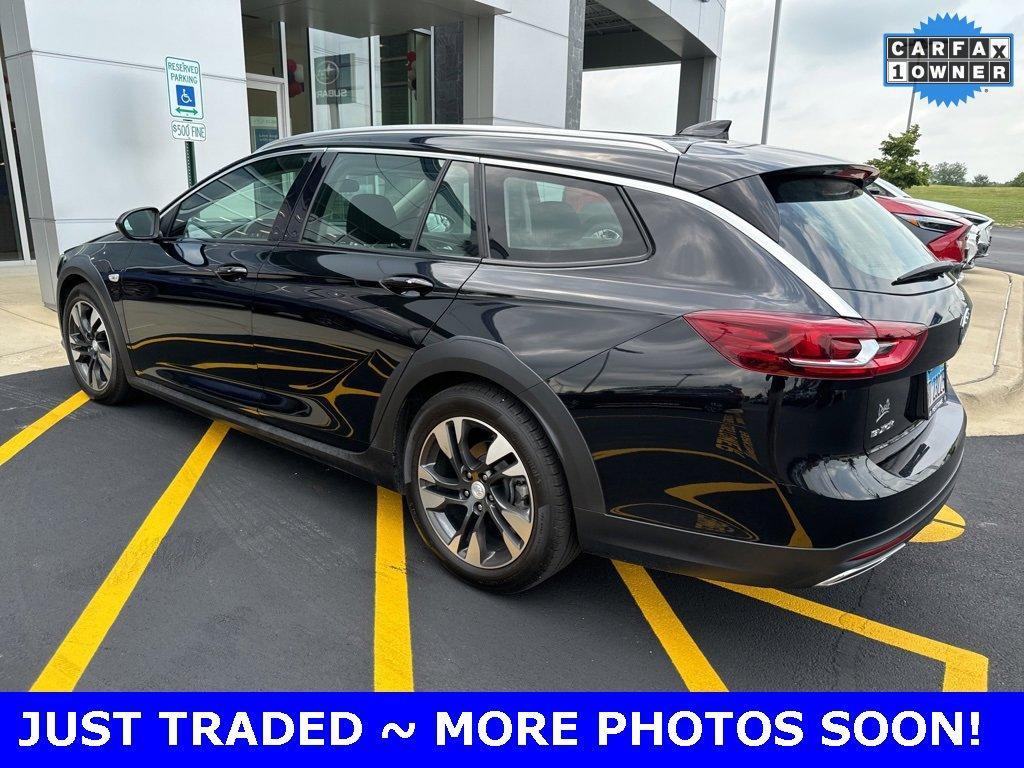 2018 Buick Regal TourX Vehicle Photo in Saint Charles, IL 60174