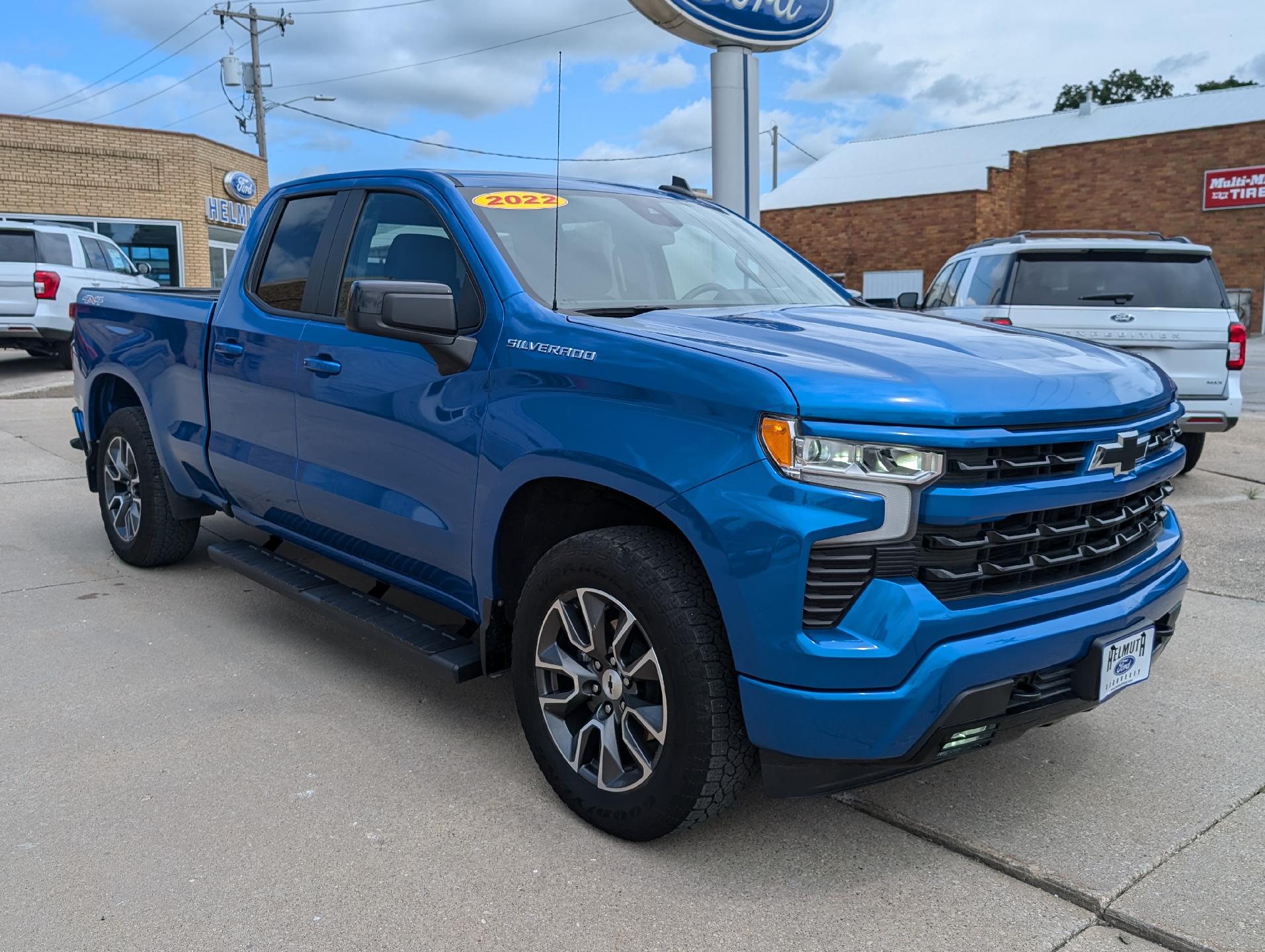 Used 2022 Chevrolet Silverado 1500 RST with VIN 1GCRDEEK4NZ567771 for sale in Sigourney, IA