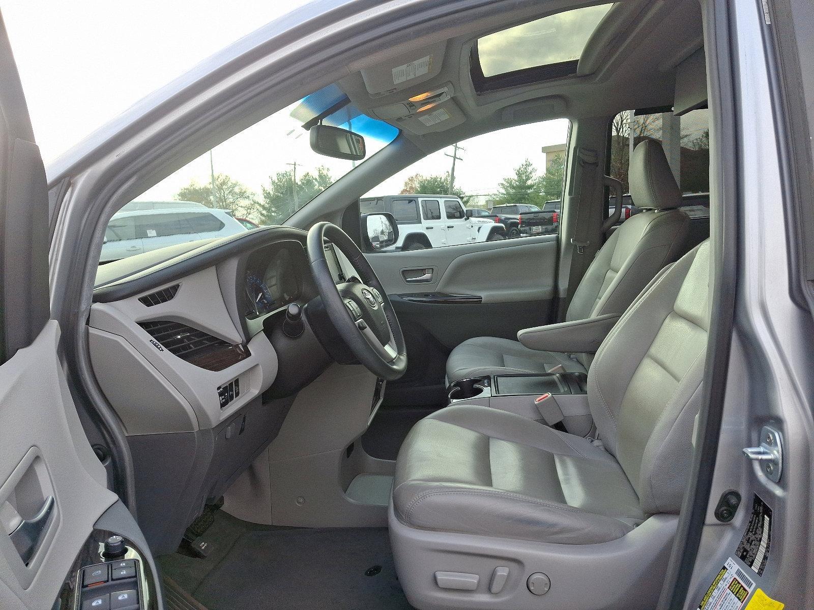 2017 Toyota Sienna Vehicle Photo in Trevose, PA 19053