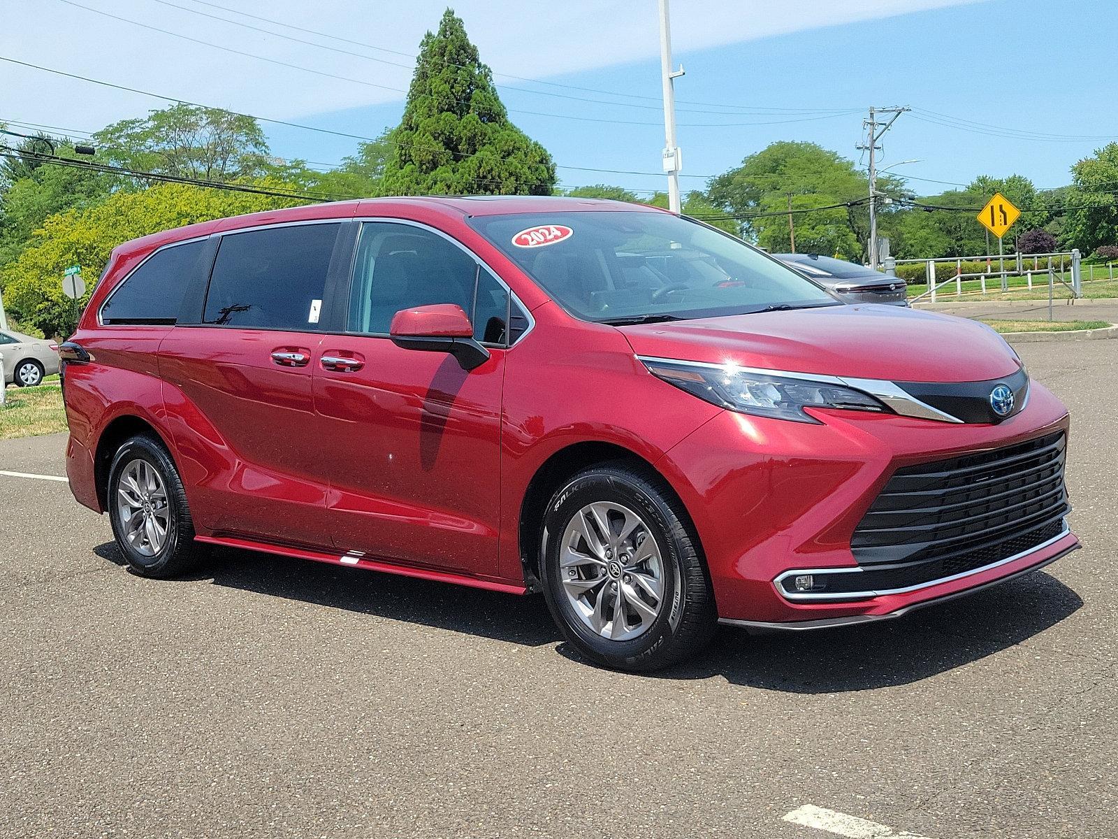 2024 Toyota Sienna Vehicle Photo in Trevose, PA 19053