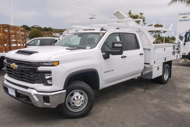 2024 Chevrolet Silverado 3500 HD CC Vehicle Photo in VENTURA, CA 93003-8585