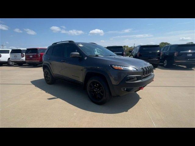 Used 2017 Jeep Cherokee Trailhawk with VIN 1C4PJMBS7HW565694 for sale in Centralia, MO