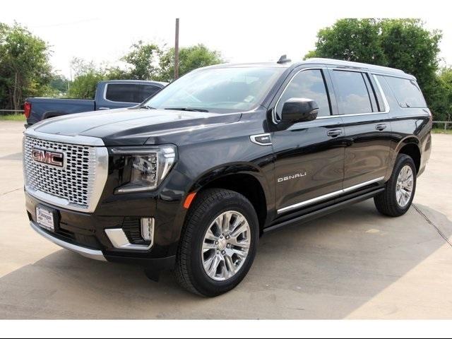 2024 GMC Yukon XL Vehicle Photo in ROSENBERG, TX 77471-5675