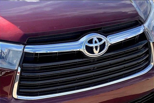 2015 Toyota Highlander Vehicle Photo in TOPEKA, KS 66609-0000