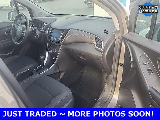 2022 Chevrolet Trax Vehicle Photo in Plainfield, IL 60586