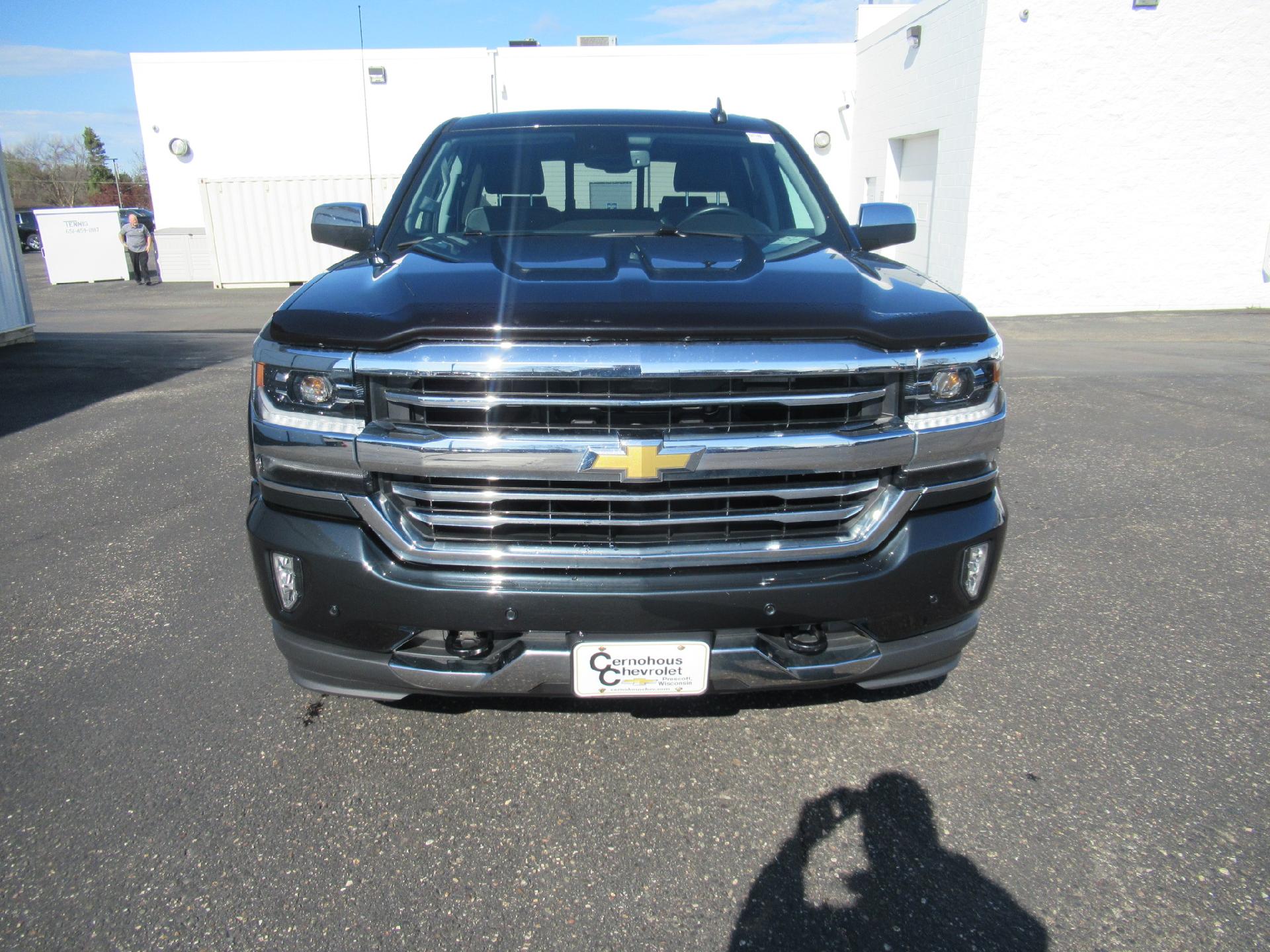 Used 2018 Chevrolet Silverado 1500 High Country with VIN 3GCUKTEJ3JG226285 for sale in Prescott, WI