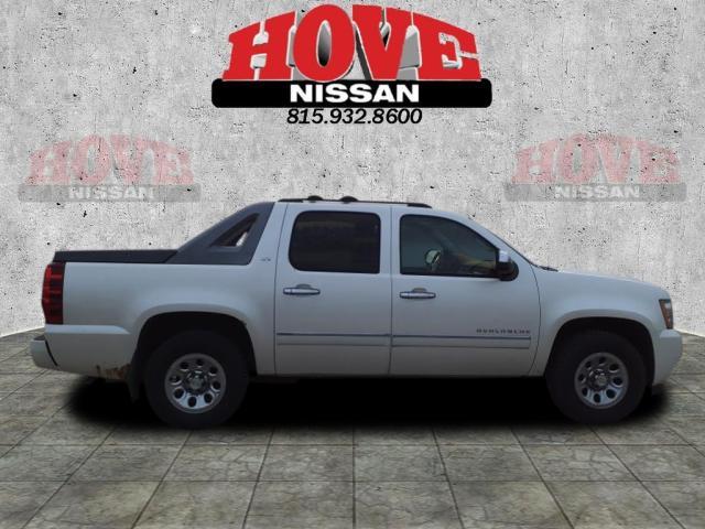 Used 2011 Chevrolet Avalanche LTZ with VIN 3GNTKGE33BG329672 for sale in Bourbonnais, IL