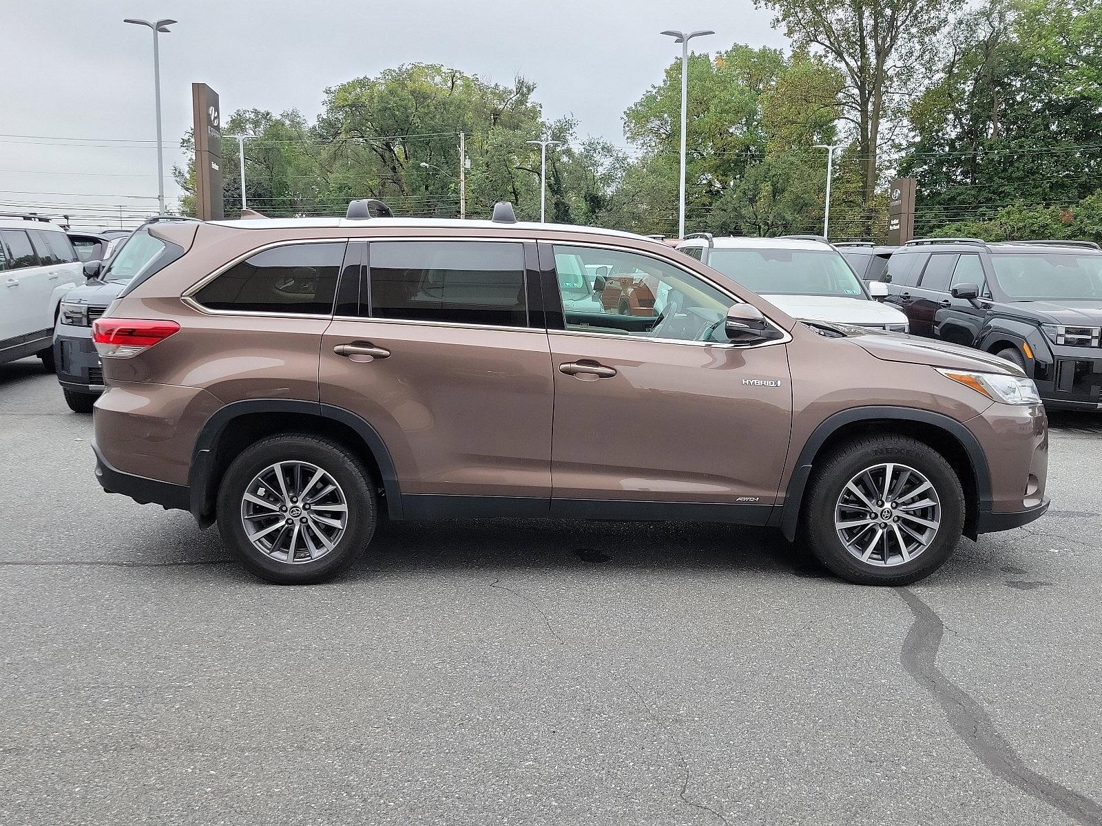 2019 Toyota Highlander Vehicle Photo in Harrisburg, PA 17111