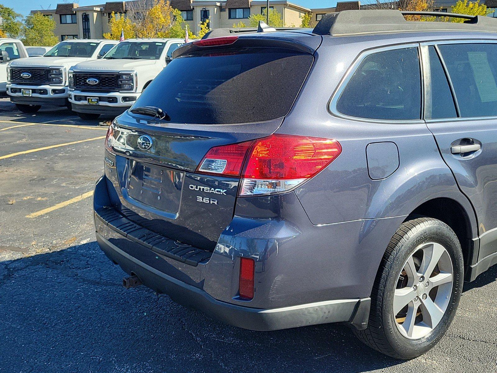 2014 Subaru Outback Vehicle Photo in Saint Charles, IL 60174