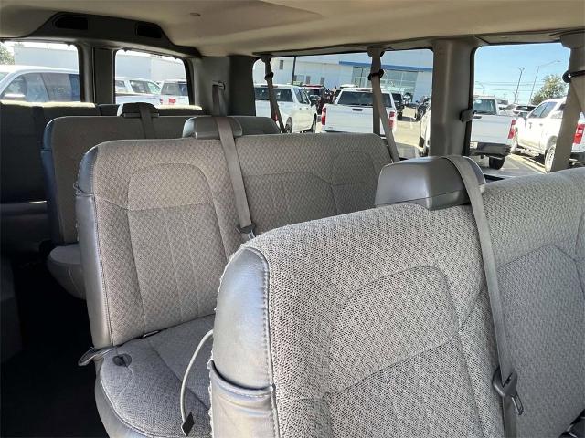 2020 Chevrolet Express Passenger 3500 Vehicle Photo in ALCOA, TN 37701-3235