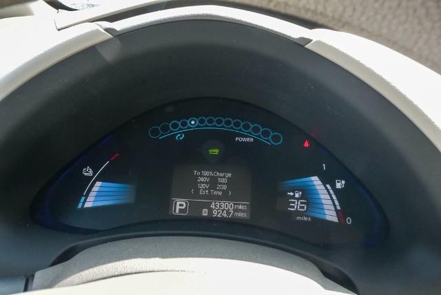 2011 Nissan LEAF Vehicle Photo in VENTURA, CA 93003-8585