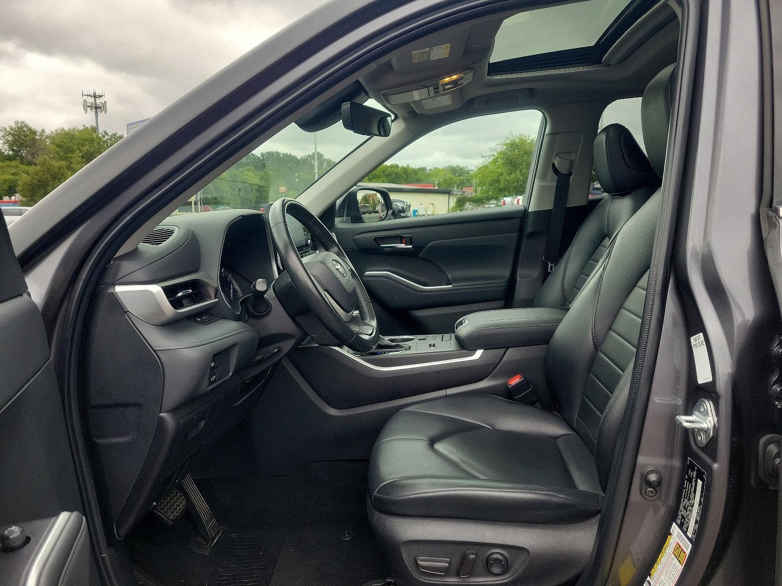 2022 Toyota Highlander Vehicle Photo in Trevose, PA 19053