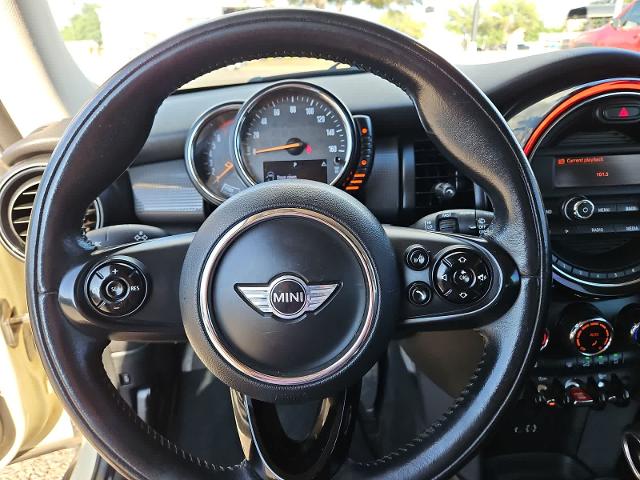 2015 MINI Cooper Hardtop Vehicle Photo in SAN ANGELO, TX 76903-5798