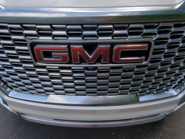 2024 GMC Yukon XL Vehicle Photo in ALBERTVILLE, AL 35950-0246