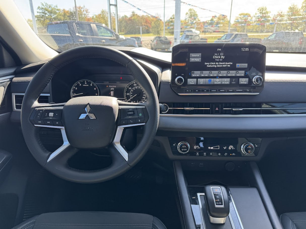 2023 Mitsubishi Outlander Vehicle Photo in BOONVILLE, IN 47601-9633