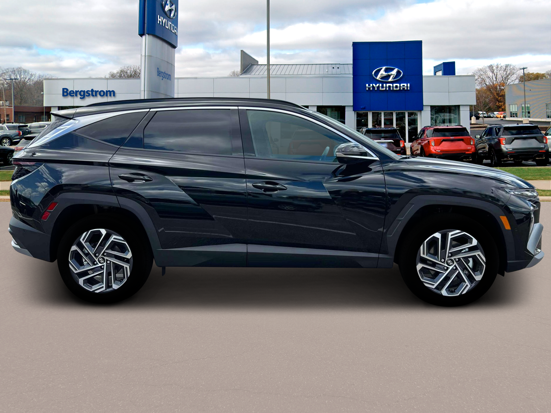 2025 Hyundai TUCSON Hybrid Vehicle Photo in Green Bay, WI 54304