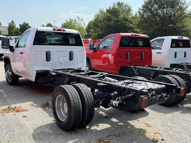 2024 Chevrolet Silverado 3500 HD Chassis Cab Vehicle Photo in ALCOA, TN 37701-3235