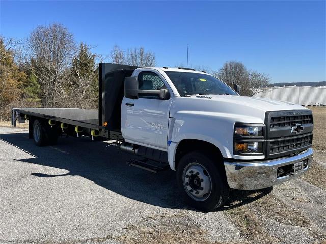 2023 Chevrolet Silverado 6500 HD Vehicle Photo in ALCOA, TN 37701-3235