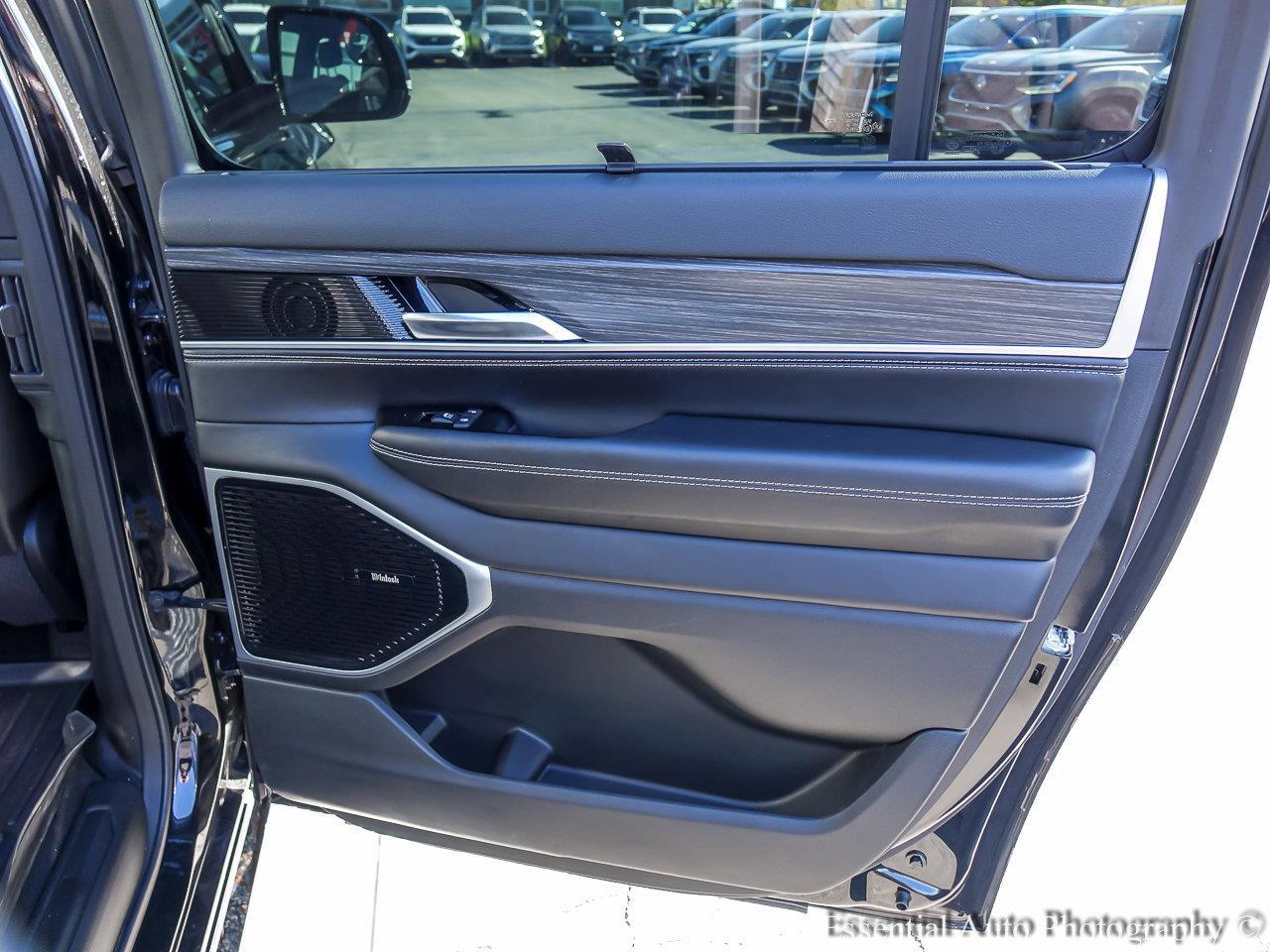 2023 Jeep Wagoneer L Vehicle Photo in Plainfield, IL 60586