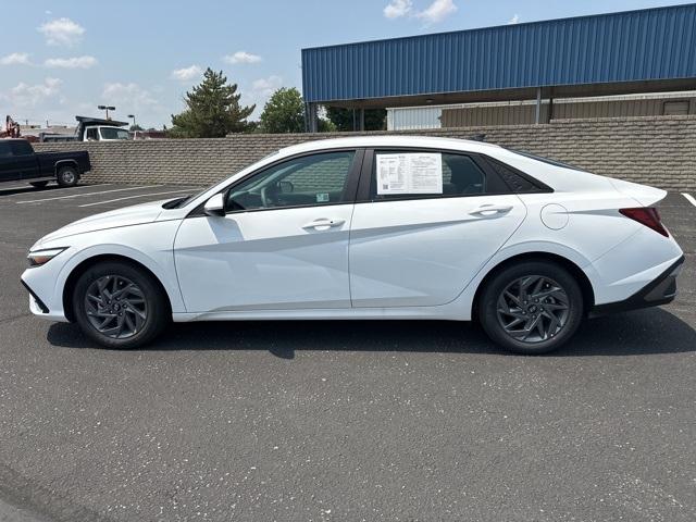 Certified 2024 Hyundai Elantra SEL with VIN KMHLM4DG8RU705484 for sale in Wichita, KS