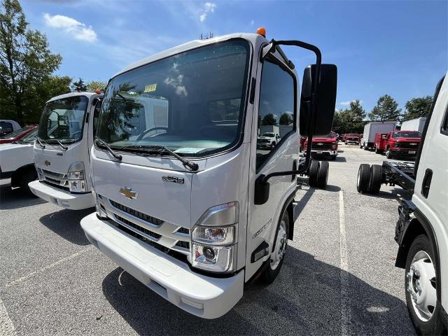 2025 Chevrolet Low Cab Forward 4500 Vehicle Photo in ALCOA, TN 37701-3235